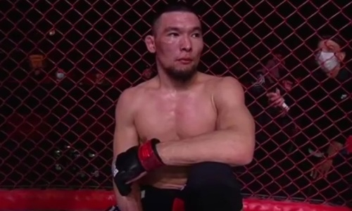 Казахcкий файтер проиграл россиянину в промоушне Хабиба Нурмагомедова