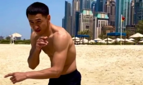 «Держитесь крепче». Жанкош Тураров показал видео убойной тренировки на пляже после коронавируса