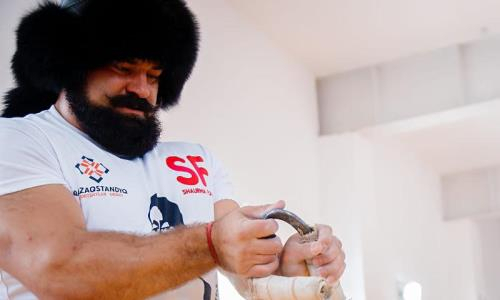 Казахстанский палуан побил очередной мировой рекорд