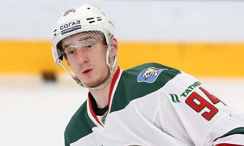 Одноклубник хоккеиста сборной Казахстана подписал контракт с представителем НХЛ