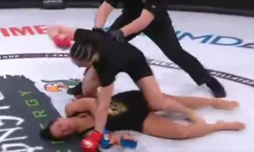 Девушка-боец из России дебютировала в Bellator c победы нокаутом за 29 секунд. Видео
