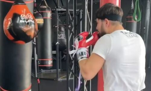 Садриддин Ахмедов продемонстрировал убойную мощь своих комбинаций. Видео