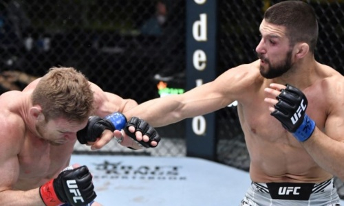 «Геймер» мощно зарядил американцу в челюсть на турнире UFC. Видео нокаута