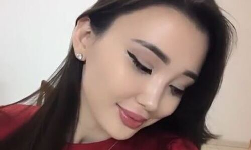 Сабина Алтынбекова показала колоритное фото с мужем в национальной казахской одежде