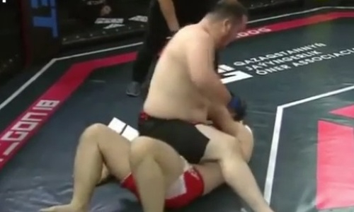 Елеусинов нокаутирован узбеком после избиения. Видео