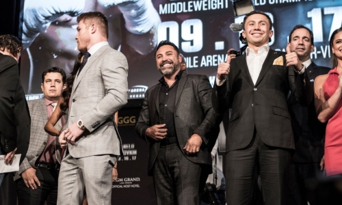 «Будет в нем нуждаться». Головкину озвучили срок третьего боя с «Канело»