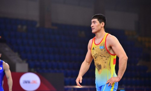 На чемпионате Азии по греко-римской борьбе казахстанский боец проиграл в схватке за третье место