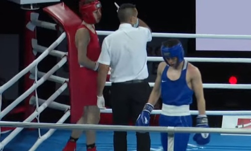 Первый казахстанский боксер стартовал с двух нокдаунов на МЧМ-2021