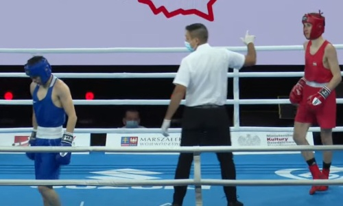 Видео двух нокдаунов венгра казахстанским боксером на старте МЧМ-2021