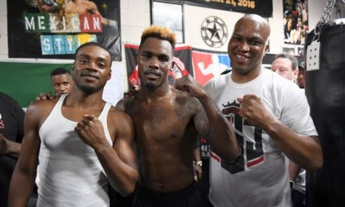 Бросавший вызов Головкину Чарло сразится за звание «абсолюта» в одном ринге со Спенсом