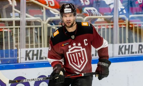 Соперник «Барыса» по КХЛ продлил контракт с капитаном и подписал чемпиона мира среди молодежи