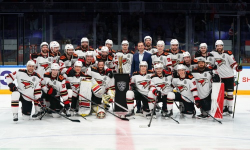 Принципиальный соперник «Барыса» получил кубок победителя Восточной конференции КХЛ. Видео