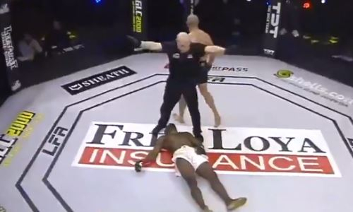 Боец ММА нокаутировал соперника жестоким броском головой в пол. Видео