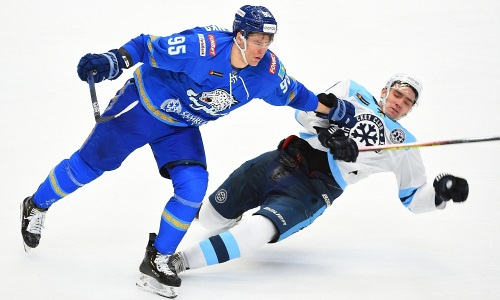 Нападающий сборной Казахстана может войти в историю у себя на родине