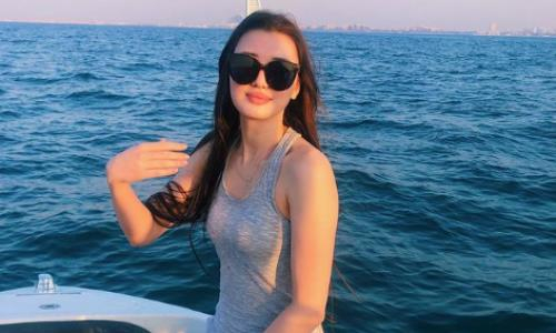 «Фигура — супер!» Сабина Алтынбекова покорила фанатов новыми фото и видео с отдыха на Мальдивах