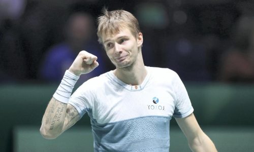 Александр Бублик удачно стартовал на турнире ATP в Барселоне