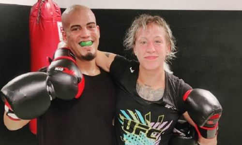 «Красивый рабочий день». «Убийца демонов» из Казахстана показала фото и видео с тренировок в США