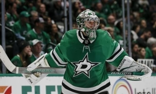 Воспитанник Усть-Каменогорска пропустил курьезную шайбу в НХЛ и был заменен. Видео