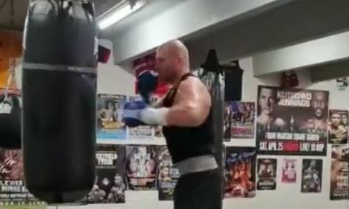 Казахстанский супертяж показал убийственную силу своей левой. Видео