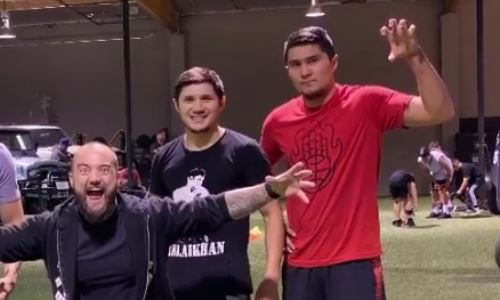 Непобежденные казахстанские боксеры тренируются в США под портретом Головкина. Фото