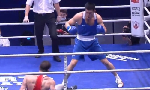 Видео полного боя за «золото» c мощным нокдауном россиянина чемпионом мира из Казахстана