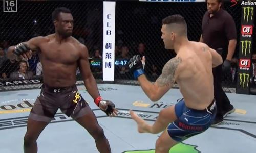 Экс-чемпион UFC на 17-й секунде боя сломал ногу страшным ударом. Видео