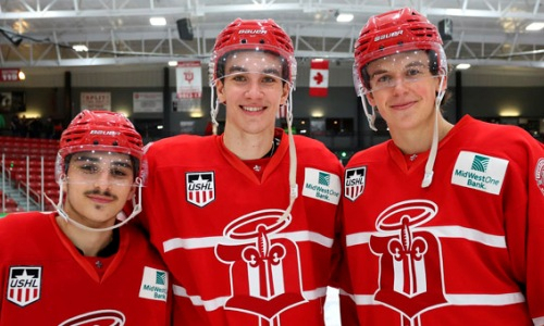 Казахстанский форвард помог своей команде выйти в плей-офф USHL 