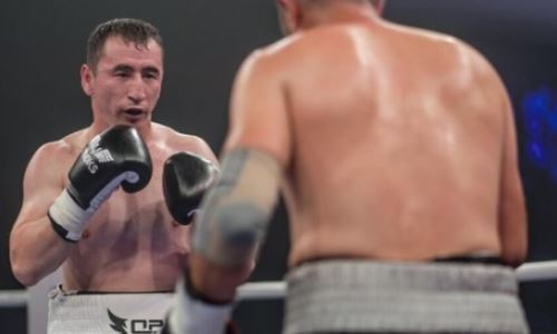 Казахстанский боксер сразится с непобежденным россиянином в андеркарде у экс-соперника «Канело»