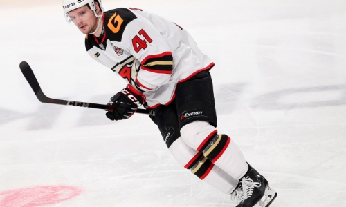 Принципиальный соперник «Барыса» по КХЛ продлит контракт с игроком зарубежной сборной