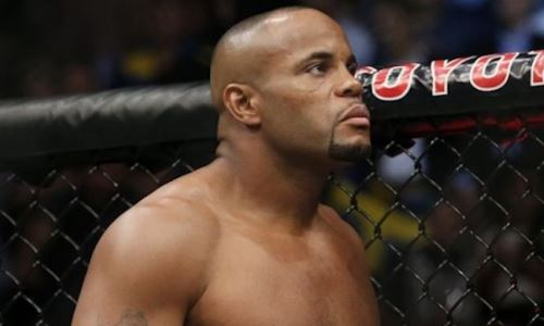 «Буду его истязать». Экс-чемпион UFC назвал условие боя со звездным блогером