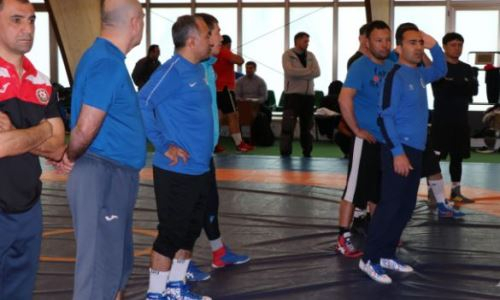 Сборная Казахстана тренируется вместе с командой Азербайджана в Баку