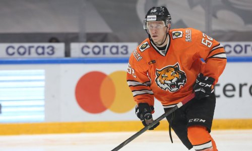 Клуб конференции «Барыса» в КХЛ продлил контракты с двумя защитниками