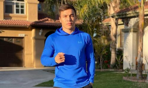 Батыр Джукембаев показал фото своей команды в США