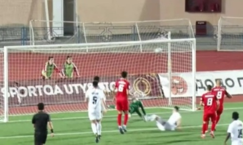 Судья засчитал «незаконный» гол в матче КПЛ. Видео