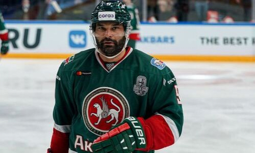 Сегодня истекает контракт форварда сборной Казахстана с «Ак Барсом». Им интересуются три клуба КХЛ