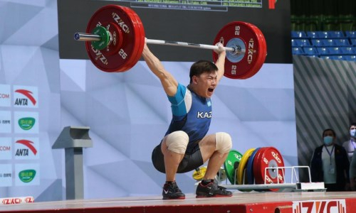 Казахстанец остановился в шаге от медали на чемпионате Азии по тяжелой атлетике в Ташкенте