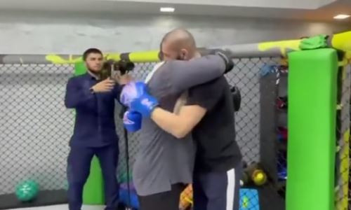 «За Хамзатом будущее». Кадыров провел спарринг с Чимаевым и поздравил его с Днем рождения. Видео