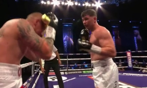 С нокаута «Сумасшедшего» начался вечер бокса Чисора — Паркер. Видео