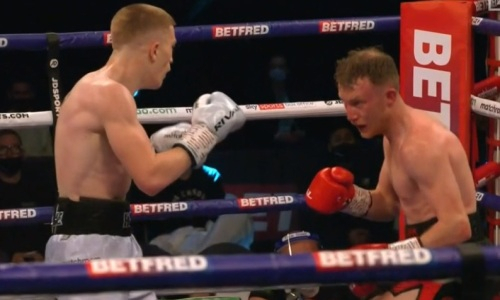 Сын легендарного чемпиона мира опять не смог нокаутировать «мешка»