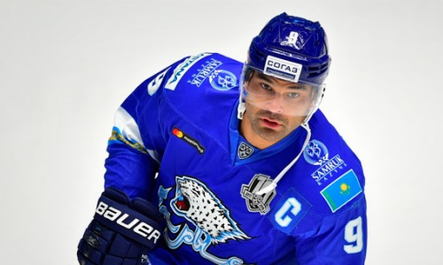 «Барыс» хочет вернуть Найджела Доуса. Его свитер поднимут под своды арены