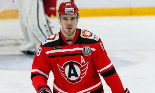 Соперник «Барыса» по конференции КХЛ продлил контракт со своим лидером