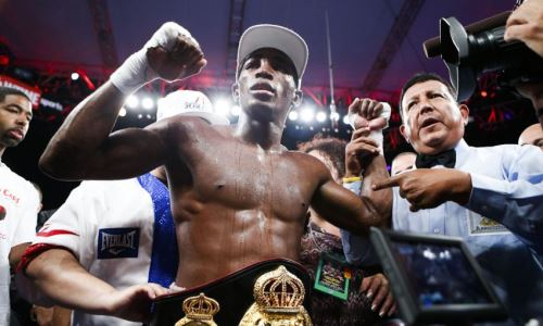 Чемпион WBA в среднем весе рассказал, сколько лет планирует оставаться в боксе. Он на год младше Головкина