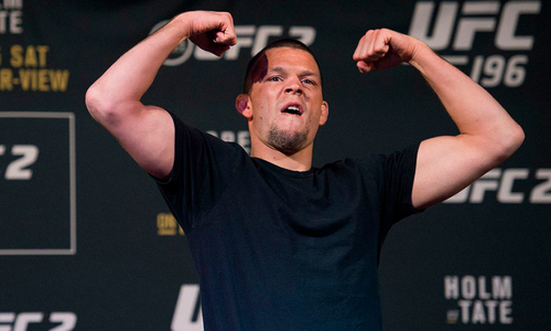 Звездный боец выбыл из карда турнира UFC с участием казахского файтера