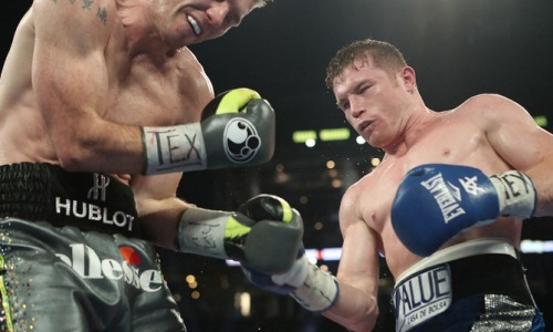 «Канело» вспомнил свой героический нокаут со сломанным пальцем за год до боя с Головкиным. Видео