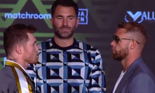 «Канело» и Сондерс завершили пресс-конференцию и устроили вторую битву взглядов. Видео