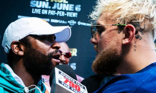 Флойд Мэйвезер устроил драку с блогером перед его следующим боем. Видео