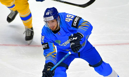 Клуб КХЛ после подписания хоккеиста сборной Казахстана заключил контракты с ещё тремя игроками