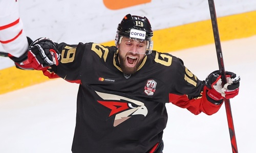 Принципиальный соперник «Барыса» в КХЛ продлил контракты с двумя хоккеистами
