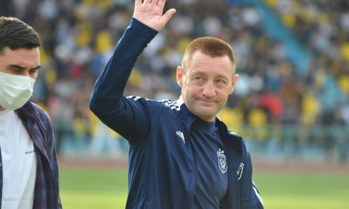 «Про „Кайрат“ не думаем вообще». Наставник «Астаны» рассказал о лидерстве в КПЛ, своей болезни и травме Аймбетова