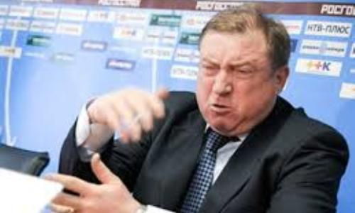 «Относился к игрокам как к собакам». Бывшего тренера трех клубов КПЛ раскритиковали на родине